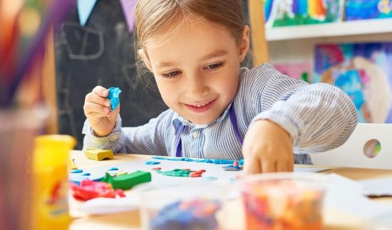 educación infantil en inglés en Valencia - manualidades