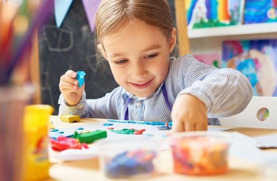 educación infantil en inglés en Valencia - manualidades