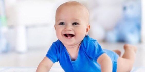 escuela infantil en inglés en valencia-niño gateando