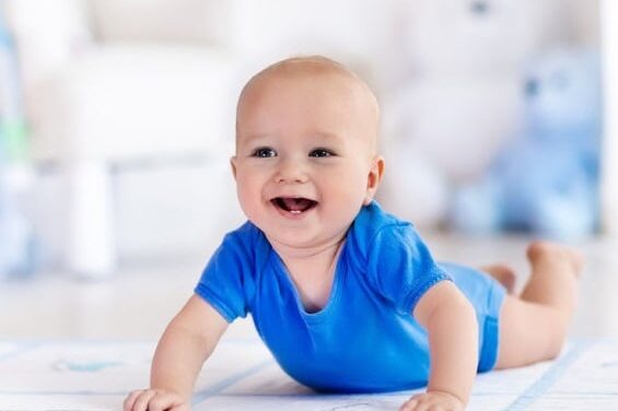 escuela infantil en inglés en valencia-niño gateando