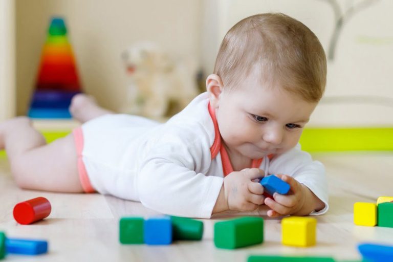 bebés bilingues - piezas de colores