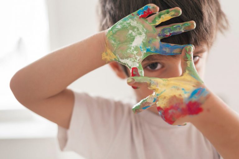 escuela infantil en Valencia - manos