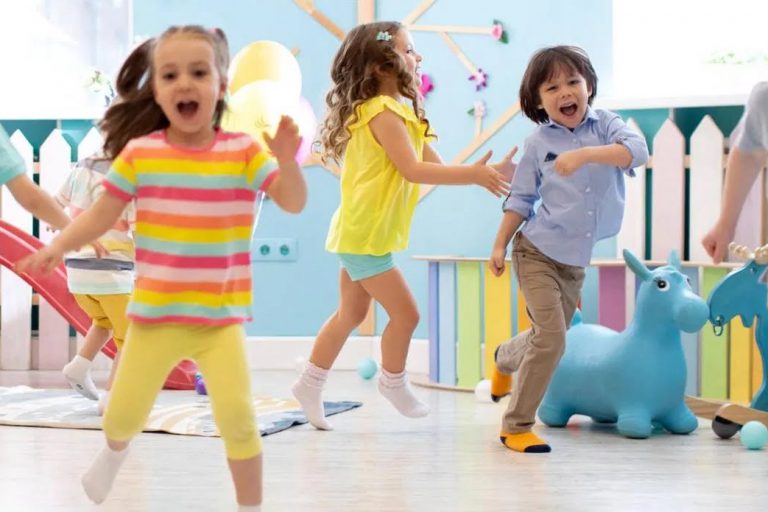 escuela infantil en Valencia - corriendo