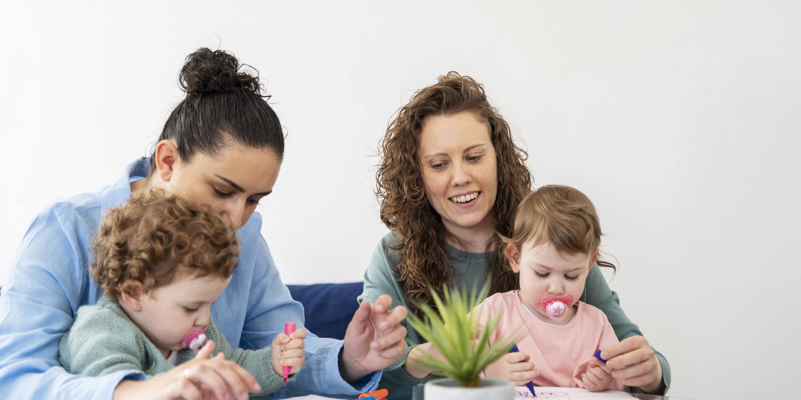 escuelas infantiles en valencia - padres con sus hijos-