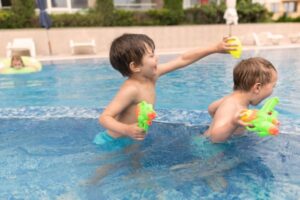 Escuela de verano para niños en inglés en Valencia - Piscina