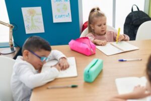 Escuelas infantiles bilingues en Valencia - Dibujar