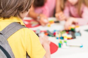 educación infantil bilingüe en Valencia-NIÑO MOCHILA